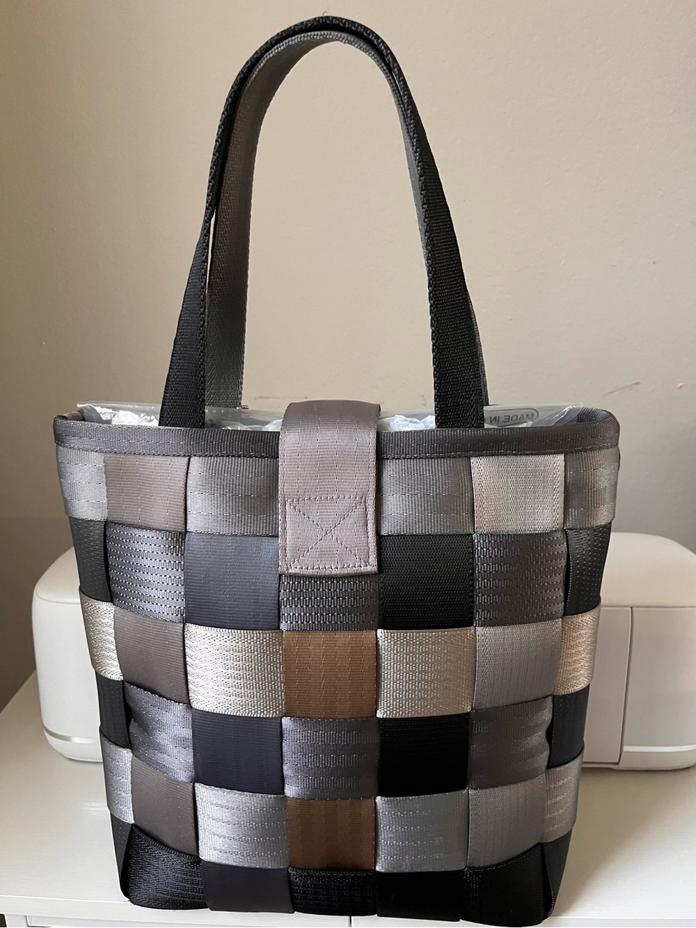 Harvey’s Originals Seatbelt Woven Tote Bag Multicolor Treecycle Collection - Picture 2 of 6